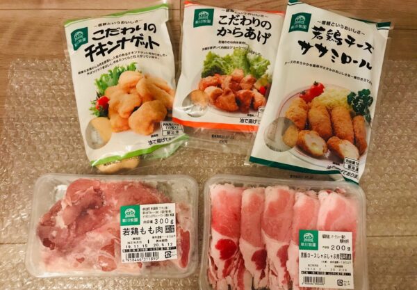 秋川牧園の冷凍農園セットの中身を全部出したところの写真