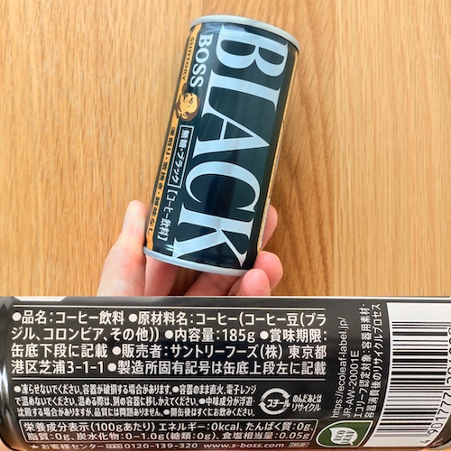 サントリー ボス 無糖ブラックのパッケージと原材料欄の写真