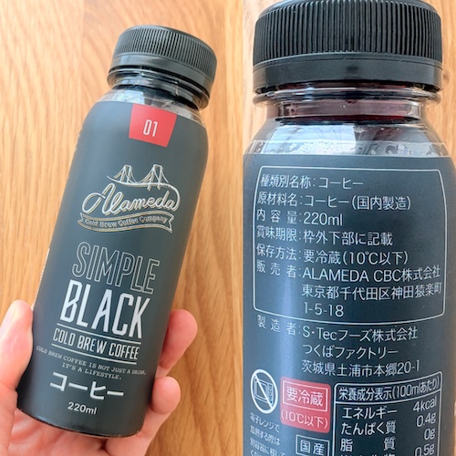 アラメダ コールドブリューコーヒー シンプルブラックのパッケージと原材料欄の写真