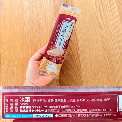 和菓子アイス 十勝あずきのパッケージと原材料欄の写真